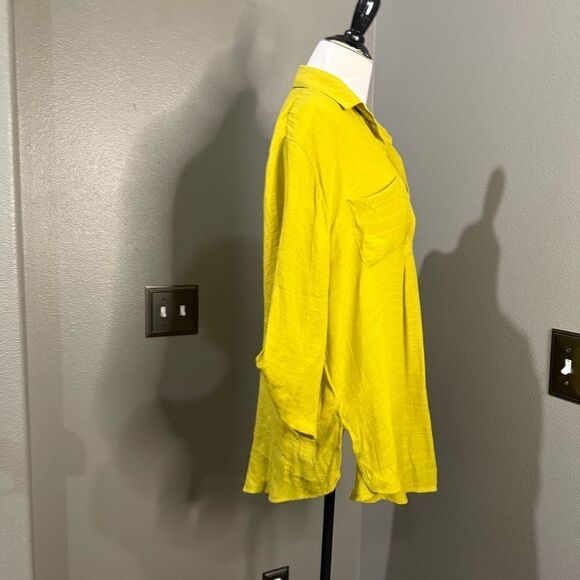 No Frills Chartreuse Green Rayon Blend Vneck Roll Tab Sleeve Top - Picture 5 of 11